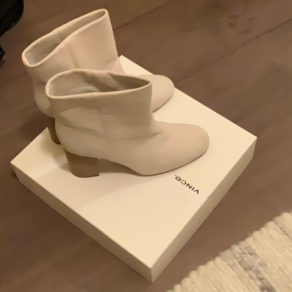 Stylish white boots- Vince